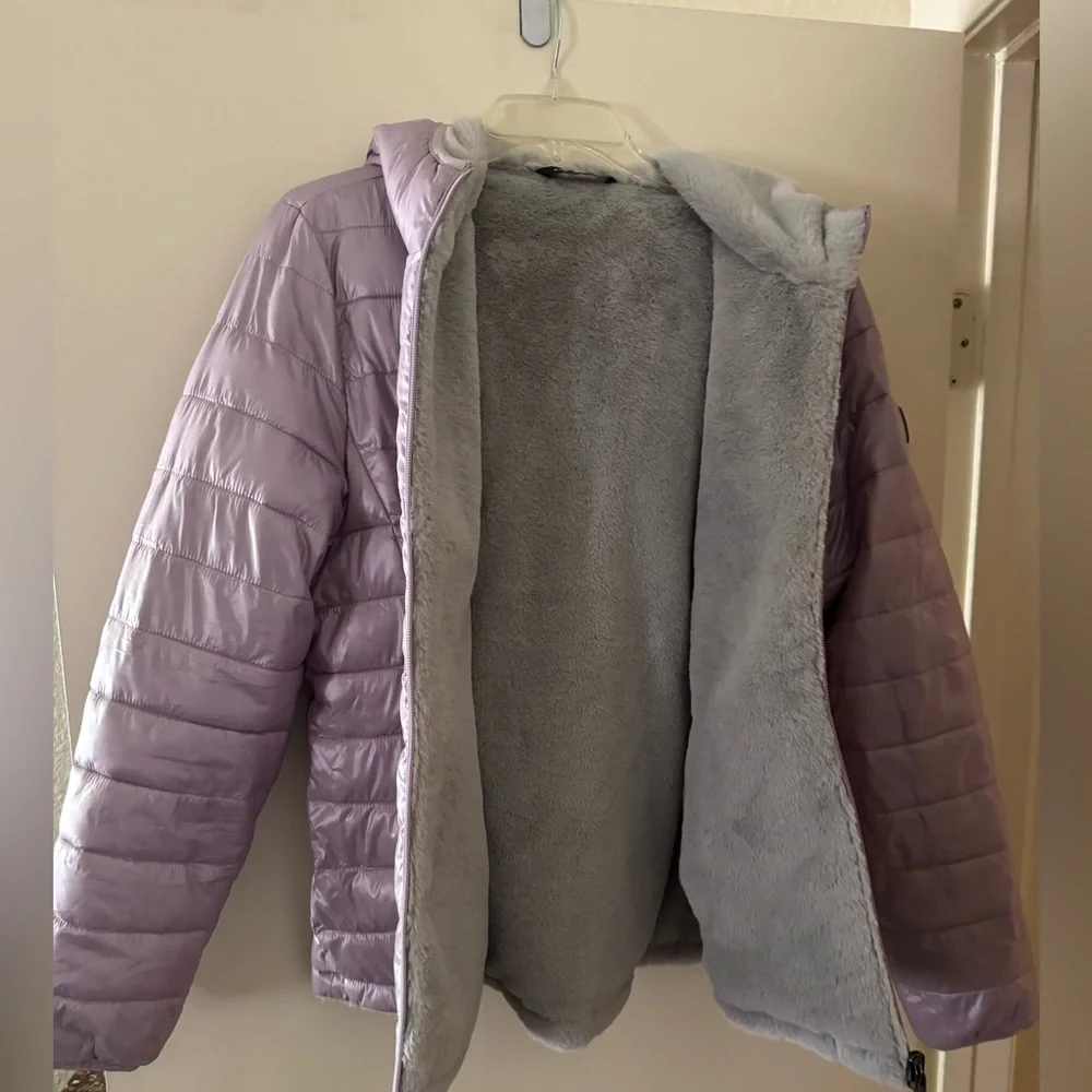 ANDREW MARC Childrens Luxury Lilac Reversible Puffer Coat. Faux Fur Lined Size M